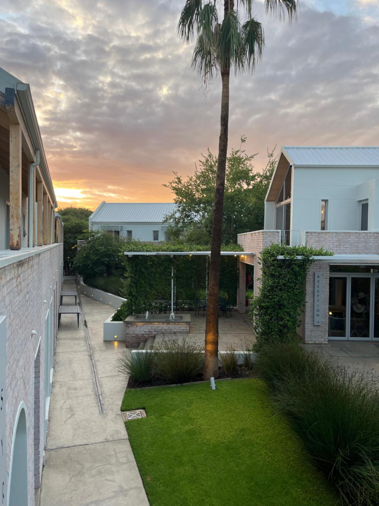 The Windhoek Luxury Suites Exterior foto